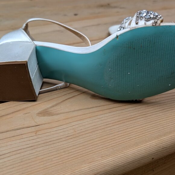 Betsy Johnson Wedding Heels size 9.5 - Picture 5 of 6